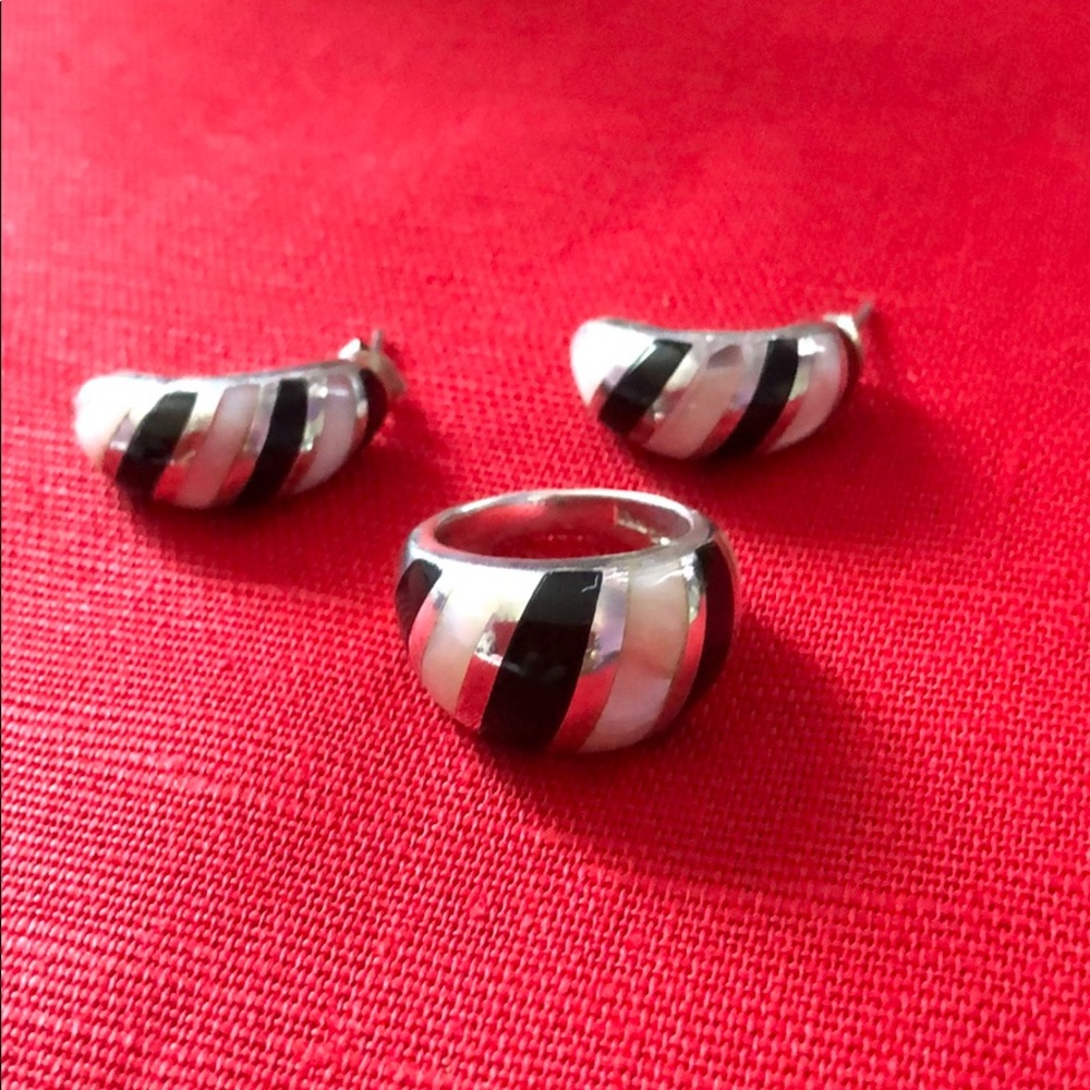 Silver ring & earrings.